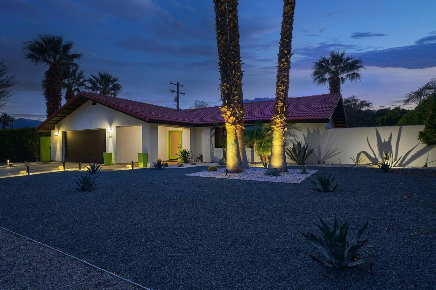 Pineapple Splash! Complete Privacy! Salt Pool! Palm Springs Exterior photo