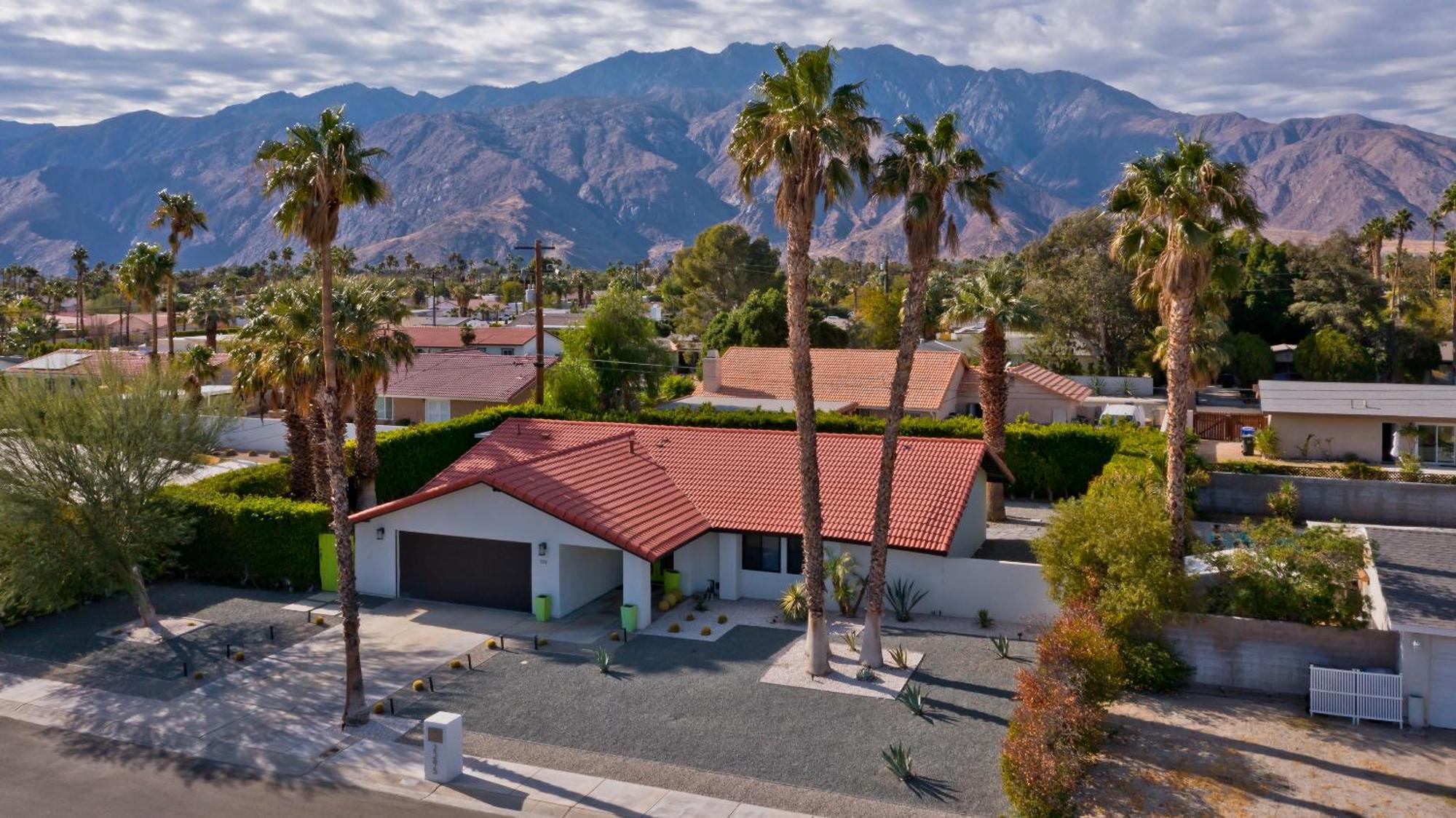 Pineapple Splash! Complete Privacy! Salt Pool! Palm Springs Exterior photo